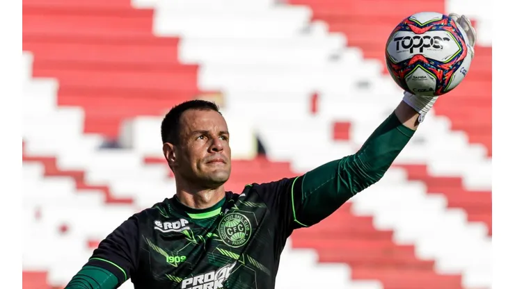 Foto: (Rafael Vieira/AGIF) - O Vitória está de olho em Wilson, ex-Coritiba, desde quando o goleiro ficou livre no mercado, no final de janeiro