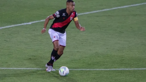Foto: Robson Mafra/AGIF - Marlon Freitas está em sua terceira temporada pelo Atlético-GO