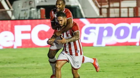 Foto: Paulo Paiva/AGIF - Robinho chegou a segundo gol na temporada contra o Atlético-BA