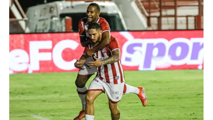 Foto: Paulo Paiva/AGIF - Robinho chegou a segundo gol na temporada contra o Atlético-BA