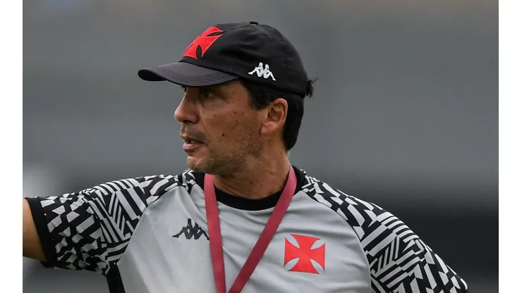 - O técnico optou por algumas mudanças para o confronto contra o Bangu