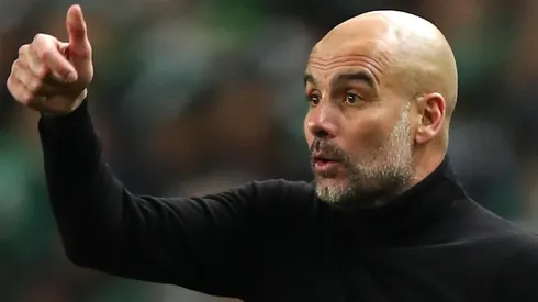 (Photo by Robbie Jay Barratt - AMA/Getty Images) - Guardiola se posicionou sobre Fernandinho.