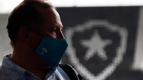 - O empresário optou pela demissão de Enderson mesmo sem ter um substituto imediato