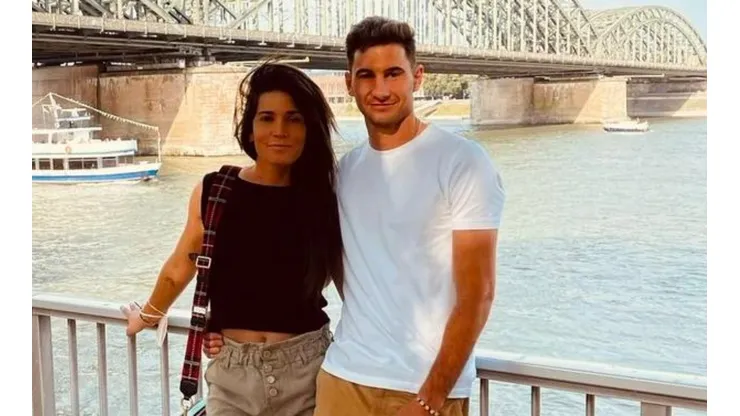 Twitter Oficial Agustina Albertario / @agusalbertario - Agustina e seu namorado Lucas Alario em passeio