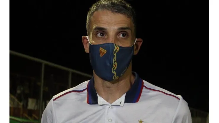 Foto: Leonardo Moreira/FEC/Divulgação - Vojvoda: vem escalando o jogador como titular na maioria dos jogos na temporada