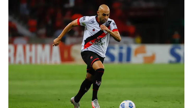 Dudu pode ter mais um jogador para disputar posição no Atlético-GO
