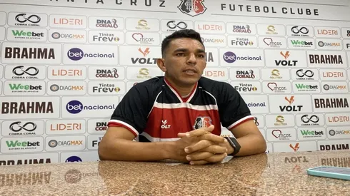 Léo Albertim/Santa Cruz – Edson Ratinho, lateral-direito do Santa Cruz