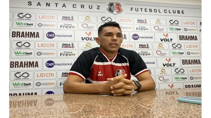 Léo Albertim/Santa Cruz - Edson Ratinho, lateral-direito do Santa Cruz