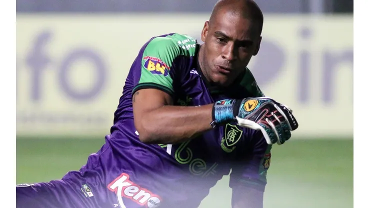 Jailson em ação na estreia com a camisa do América-MG | Foto: Fernando Moreno/AGIF