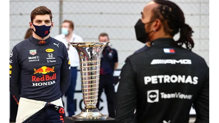 Mark Thompson/Getty Images - Verstappen e Hamilton na corrida do título da temporada passada.