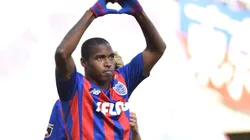 Adaílton comemorando gol com a camisa do FC Tokyo (Foto: FC Tokyo)