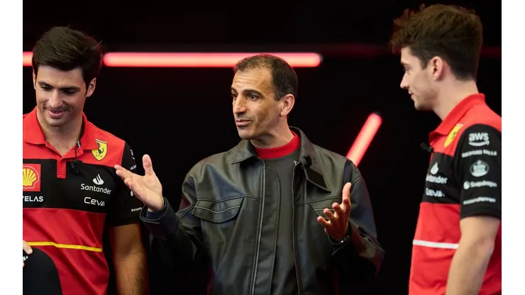 Foto Twitter Oficial Ferrari - Leclerc e Sainz, pilotos da scuderia italiana