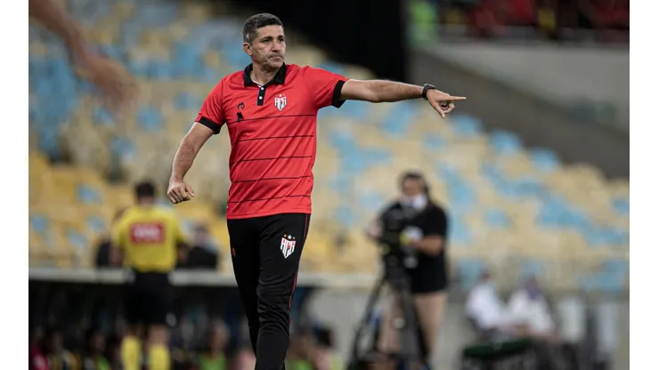 Jorge Rodrigues/AGIF/ Eduardo Souza poderá fazer até oito mudanças no Atlético-GO para enfrentar o Goiatuba, pelo Campeonato Goiano