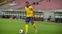 Radsney em ação com a camisa do Retrô (Foto: Retrô)