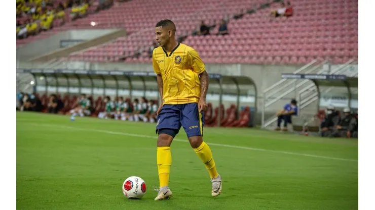 Radsney em ação com a camisa do Retrô (Foto: Retrô)