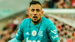 - Diego Alves com a camisa do Mengão