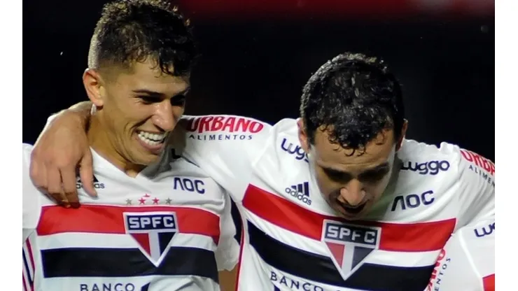 Foto: Alan Morici/AGIF - Vitor Bueno e Pablo, ex-São Paulo, hoje estão no Athletico-PR e podem enfrentar Palmeiras na final da Recopa