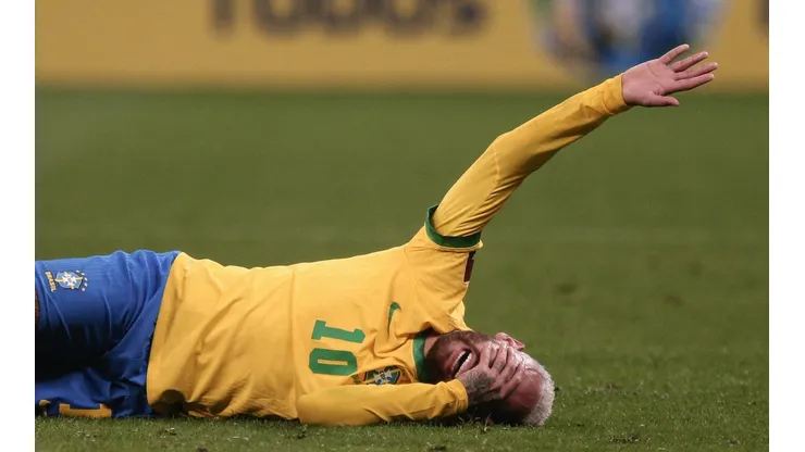 Ettore Chiereguini/AGIF - Neymar é o jogador que mais sofre faltas no mundo