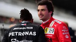 Mario Renzi - Formula 1/Formula 1 via Getty Images - Sainz com Hamilton após o GP de Abu Dhabi