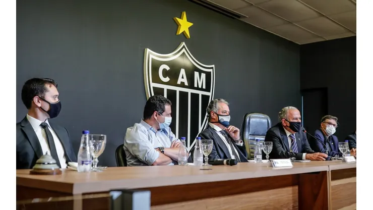 "Querem holofotes"; jornalista critica postura de dirigentes do Atlético por conta da Supercopa