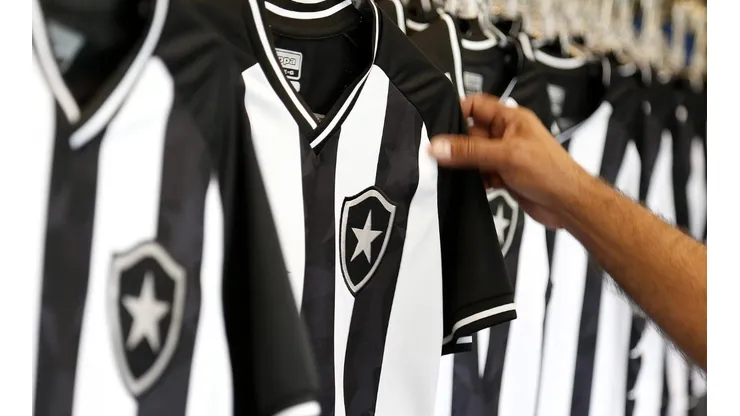 Foto: Vitor Silva/Botafogo - Uniforme do Botafogo terá novo fornecedor em 2022 após a saída antecipada da Volt