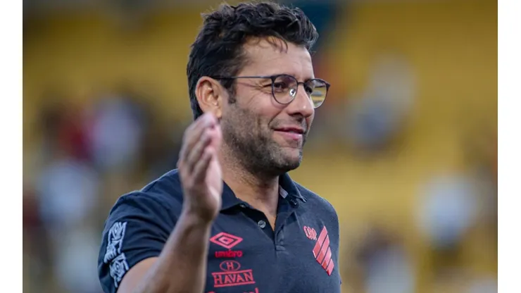 Foto: Diogo Reis/AGIF - Valentim: em 2022, Athletico alterou planejamento para o Estadual