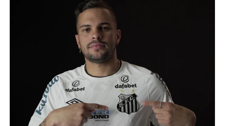 Foto: Divulgação/ Santos | Auro pode assinar em definitivo com o Santos após o fim do emprestimo