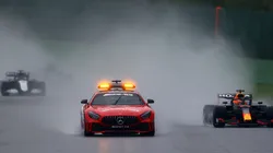 Dan Istitene - Formula 1/Formula 1 via Getty Images - Safety Car na pista para segurança dos pilotos