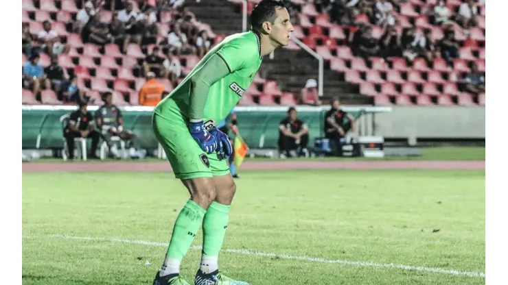 Foto: Ronald Felipe/AGIF | Gatito em ação no clássico contra o Vasco, em São luís, no Maranhão.