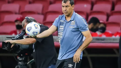 Pedro H. Tesch/AGIF. Fábio Carille conta com atleta em bom condicionamento físico para usar seu esquema de preferência.