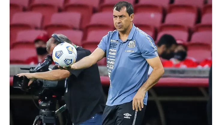 Pedro H. Tesch/AGIF. Fábio Carille conta com atleta em bom condicionamento físico para usar seu esquema de preferência.