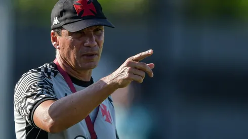 Foto: Thiago Ribeiro/AGIF - Zé Ricardo: aguarda novo reforço no Vasco para sequência de 2022