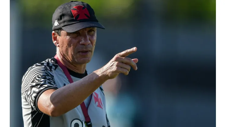 Foto: Thiago Ribeiro/AGIF - Zé Ricardo: aguarda novo reforço no Vasco para sequência de 2022