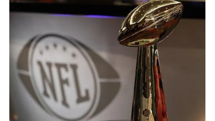 Foto: Getty Images - Troféu Vince Lombardi, entregue ao vnecedor do Super Bowl