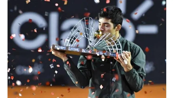 Foto/Rio Open/Domínio Público - O tenista chileno Cristian Garín comemora título no Rio Open 2020