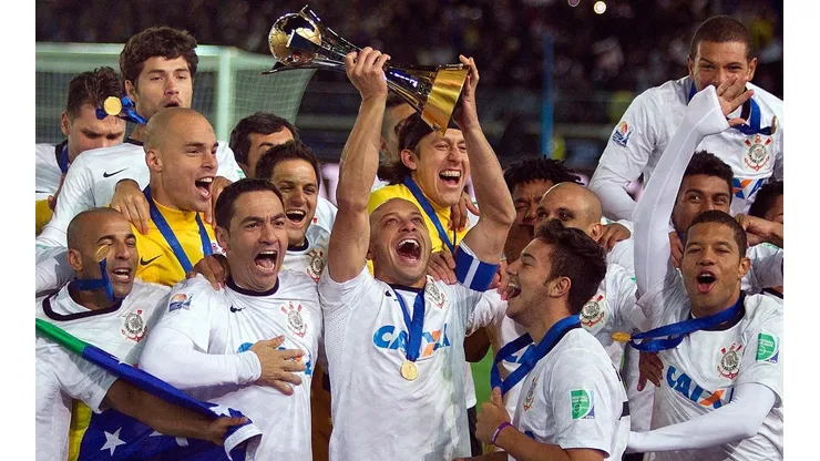 Foto: (Twitter Oficial Corinthians/Daniel Augusto Jr./Ag. Corinthians) - O Corinthians aproveitou a derrota do Palmeiras no Mundial para relembrar a conquista de 2012