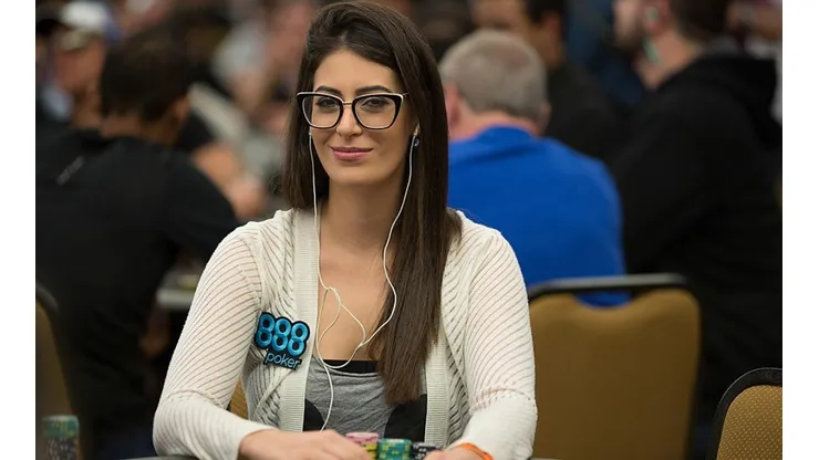 Vivi Saliba representa o Brasil no mundo afora (Foto: Carlos Monti/BSOP)