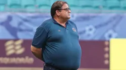 Foto: (Renan Oliveira/AGIF) - Guto Ferreira não se convenceu com a goleada aplicada pelo Bahia neste sábado (12)