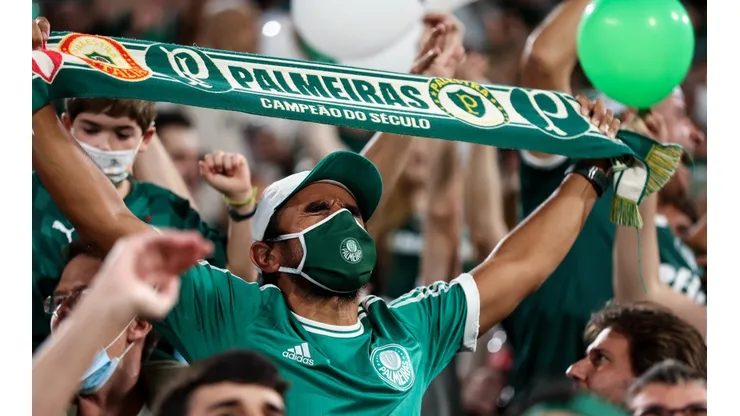 Foto: (Matthew Ashton - AMA/Getty Images) - A torcida do Palmeiras presente na final do Mundial de Clubes ganhou a imprensa internacional neste sábado (12)