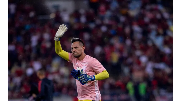 Diego Alves foi listado em comparação com goleiro que está na mira do Flamengo