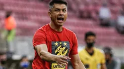 Foto: Paulo Paiva/AGIF | Gustavo Florentín optou por deixar Sabino e William Oliveira no banco de reservas