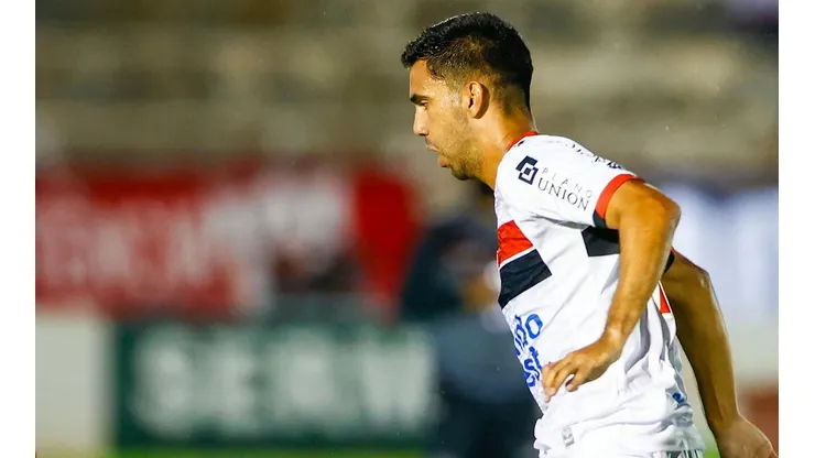 Foto: Thiago Calil/AGIF - Tiago Reis em ação pelo Botafogo-SP