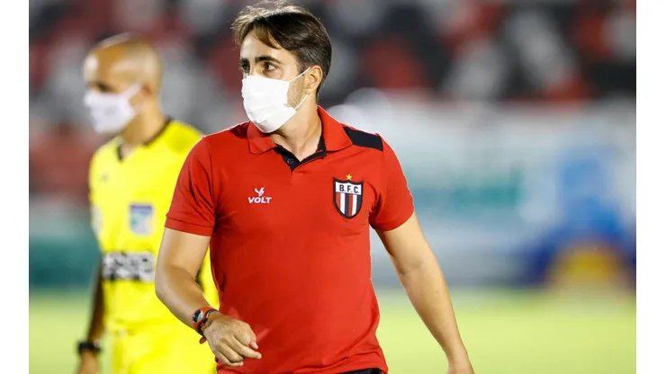Foto: Thiago Calil/AGIF - Leandro Zago, treinador do Botafogo-SP
