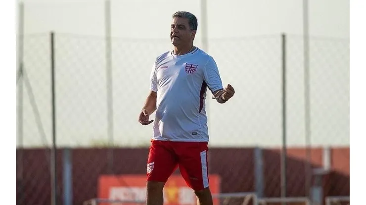Foto: (Twitter Oficial CRB/@franciscocedrimfotografia) - Marcelo Cabo chegou ao CRB nesta sexta (11), e já começou os trabalhos visando o Clássico das Multidões