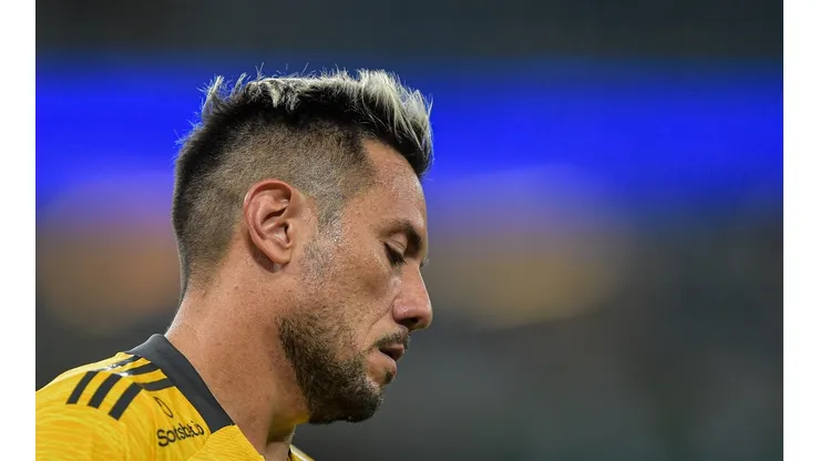 Foto: Thiago Ribeiro/AGIF - Diego Alves tem contrato expirando em dezembro e pode ser 'preterido' por Santos, do Athletico-PR
