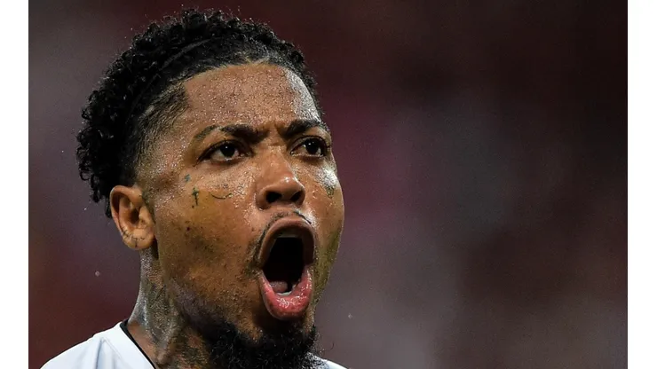 - Marinho comemorando