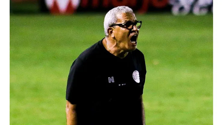 Foto: (Rafael Vieira/AGIF) - Hélio dos Anjos 'rompeu o silêncio' após confusões marcarem a quarta-feira (9) do Náutico