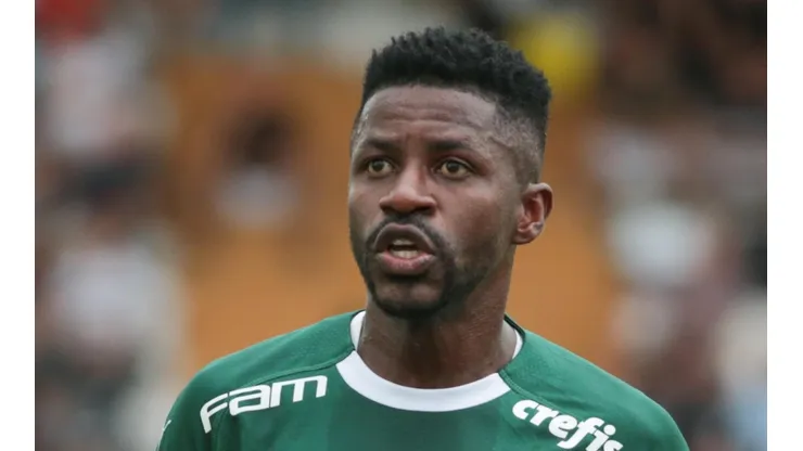 - Ramires com a camisa do Palmeiras