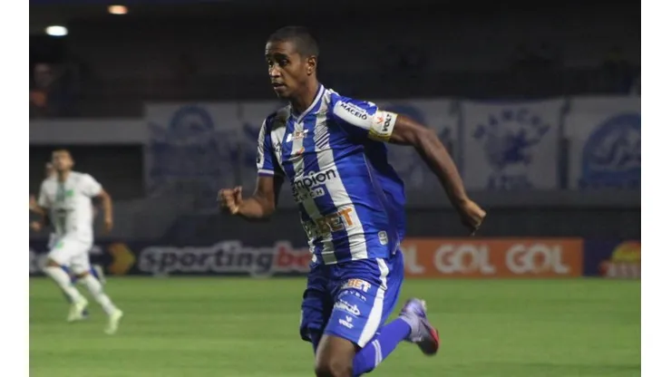 Foto: (Flickr Oficial CSA/Morgana Oliveira) - Gabriel virou dúvida no CSA após ter se machucado na última terça (8)