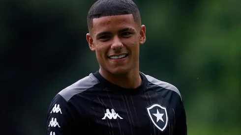 Foto: Vitor Silva/Botafogo/Divulgação - Vitinho: se machucou no clássico com o Fluminense